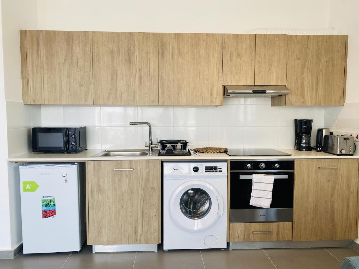 Silver Line 1-Bedroom Apartment In Larnaca Exteriör bild
